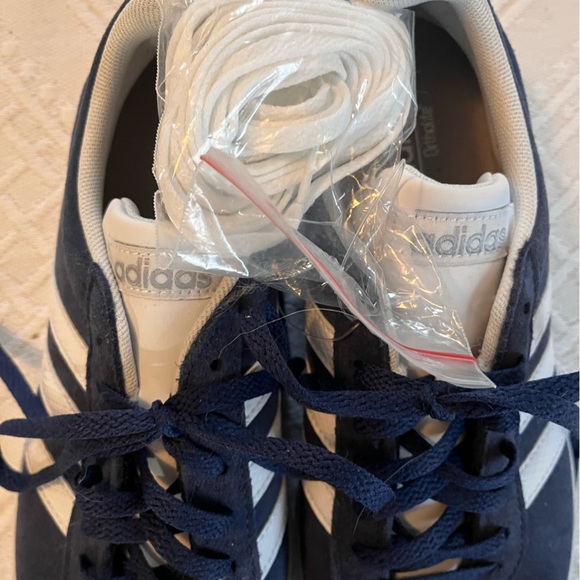 Adidas Blue Suede Sneakers Men’s size 7.5 women’s 8.5 - Picture 3 of 4